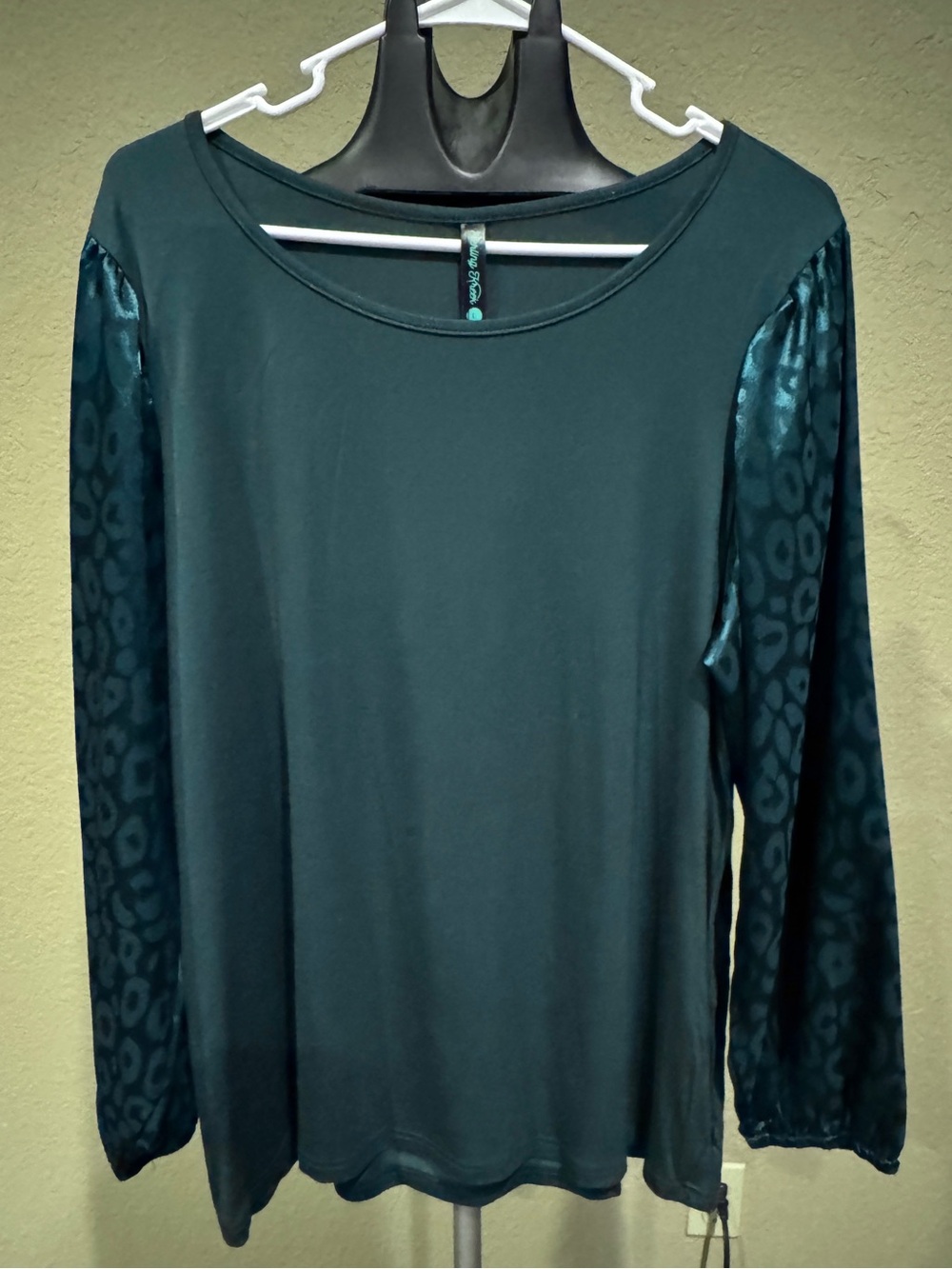 Sterling Kreek Women's Gypsy Jade Long-Sleeve Top w Satin Leopard-Print Sleeves